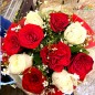 10 red white roses bouquet paper packaging
