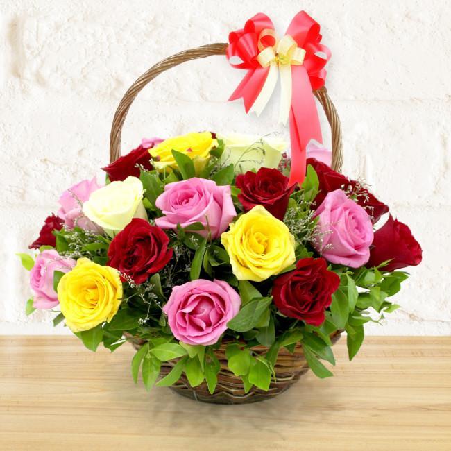 25 mix roses basket