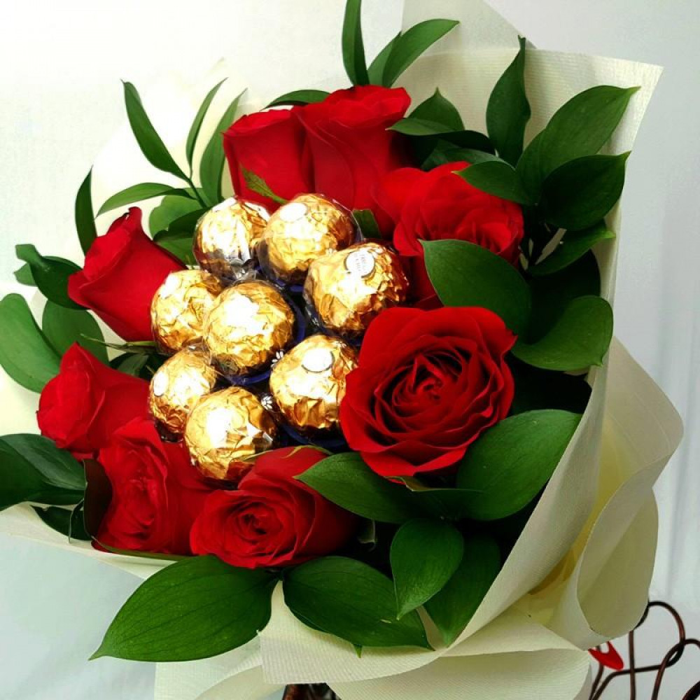 8 red roses 8 ferocher chocolate bouquet