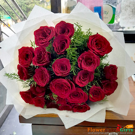 20 red roses bouquet paper packaging