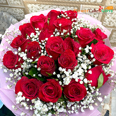18 red roses bouquet paper packaging