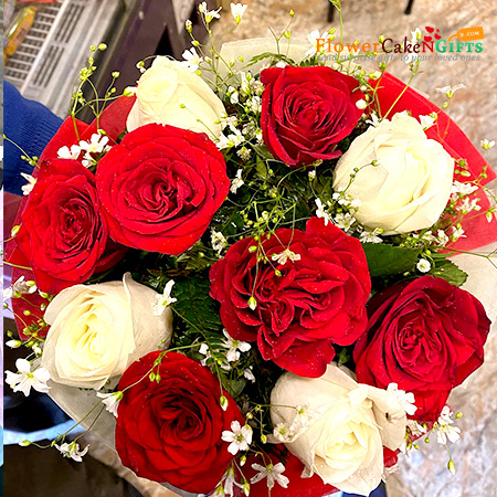 10 red white roses bouquet paper packaging