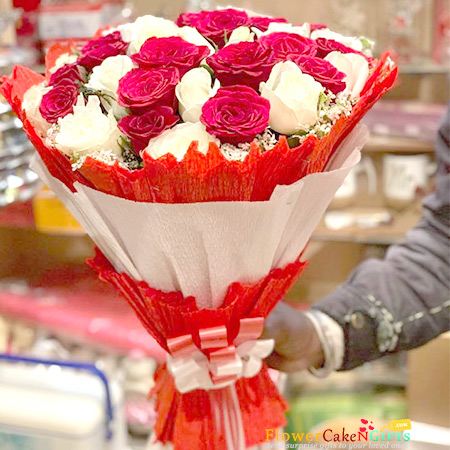 20 white red roses white paper packing bouquet