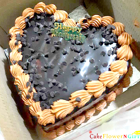 1kg heart shaped chocolate chip cake 06
